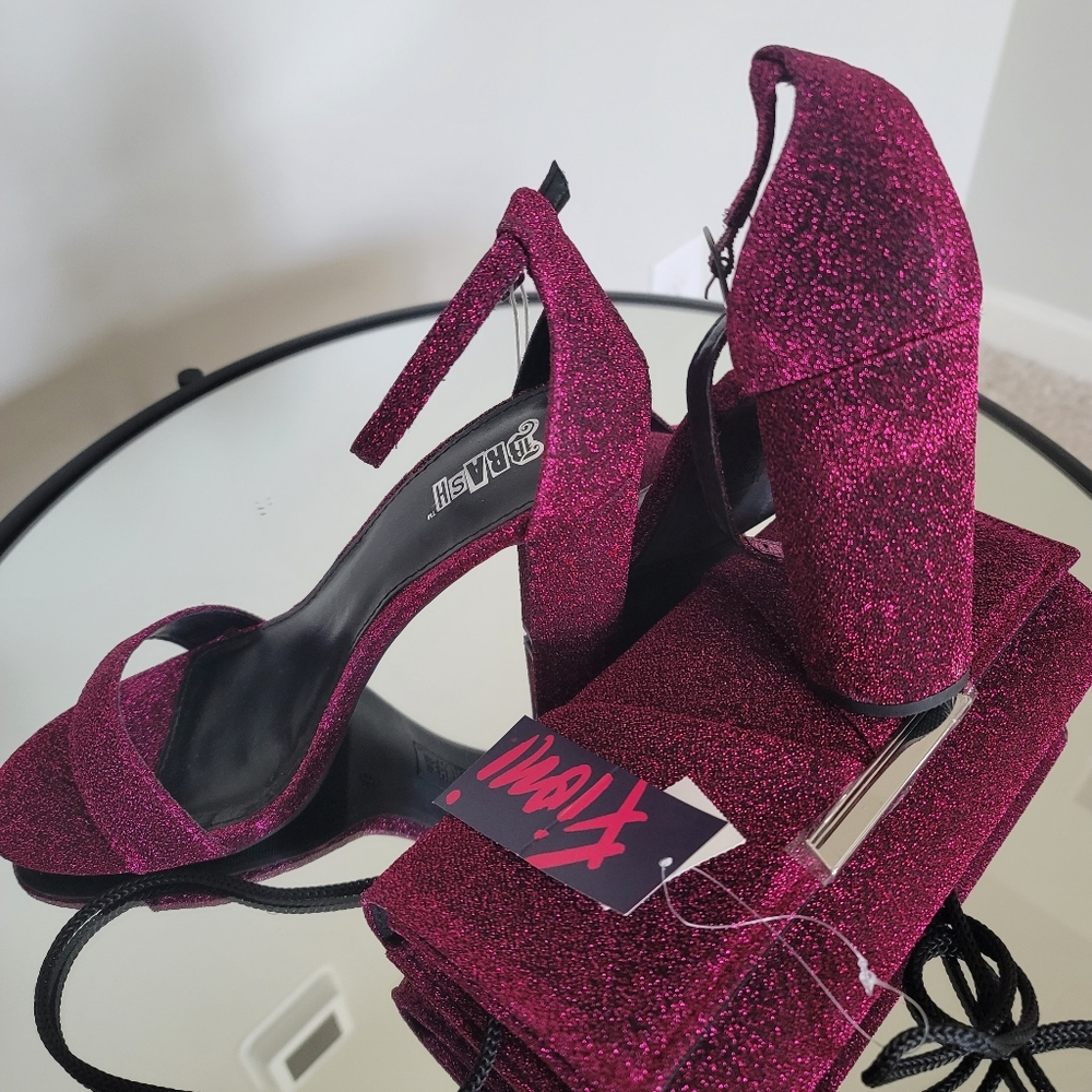 Shoe + matching clutch/shoulder bag